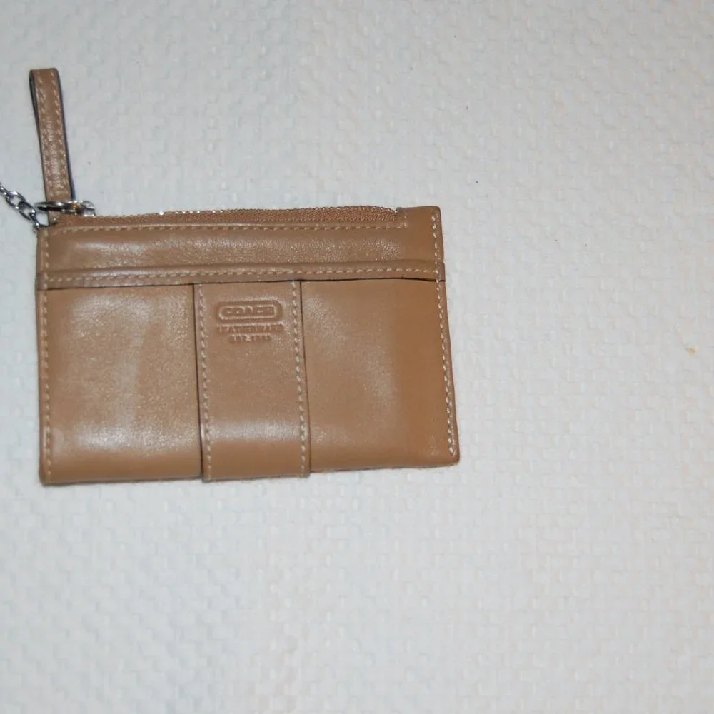 Coach Leatherware Est 1941 Tan W/Top Stitch 4 1/2" x 3" Coin Purse Keychain - Picture 2 of 9